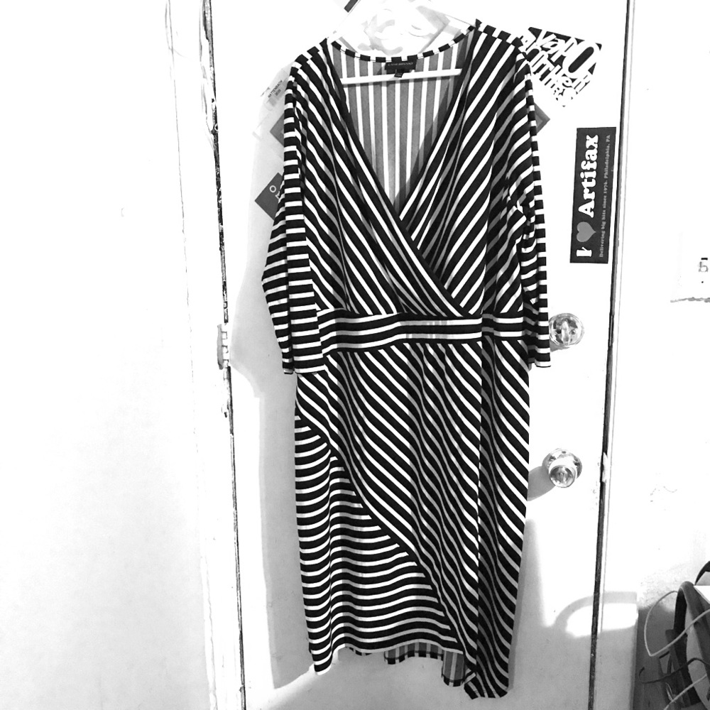 ⚡️Asymmetrical black and white striped dress⚡️